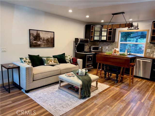 Detail Gallery Image 7 of 26 For 675 Pinnacle, Lake Arrowhead,  CA 92352 - 3 Beds | 2 Baths