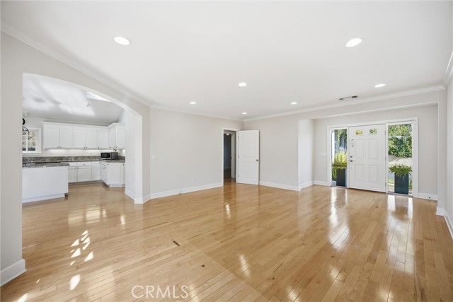 Detail Gallery Image 3 of 34 For 3513 May St, Los Angeles,  CA 90066 - 3 Beds | 2 Baths