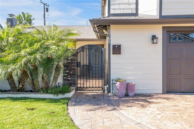 Detail Gallery Image 4 of 58 For 20761 Catamaran, Huntington Beach,  CA 92646 - 4 Beds | 4/1 Baths