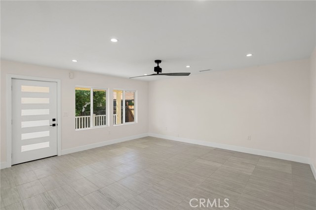 Detail Gallery Image 5 of 25 For 14815 Country Ln #2,  Fontana,  CA 92335 - 3 Beds | 2 Baths