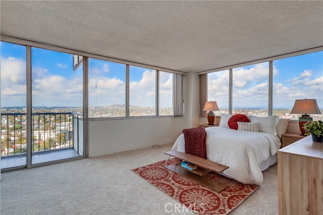 2999 E Ocean Boulevard, Long Beach CA: https://media.crmls.org/medias/22dcdee8-3aaf-4f08-beb8-dcbd93b6c494.jpg