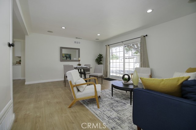 Detail Gallery Image 4 of 22 For 1891 Moore St, Simi Valley,  CA 93065 - 4 Beds | 2/1 Baths
