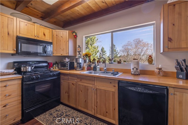 Detail Gallery Image 19 of 43 For 43418 Ridge Crest Dr, Big Bear Lake,  CA 92315 - 2 Beds | 2 Baths