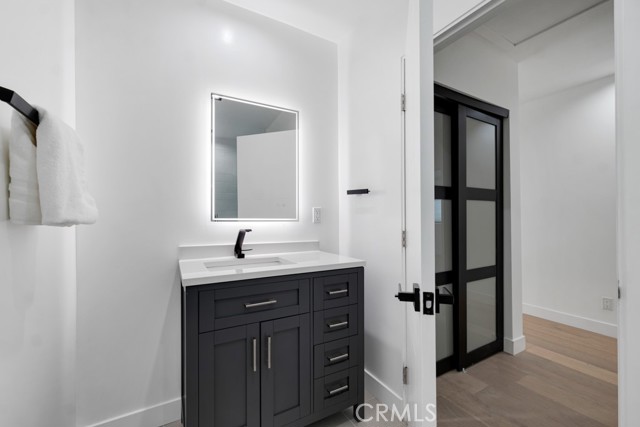 Detail Gallery Image 28 of 54 For 4941 Hesperia Ave, Encino,  CA 91316 - 5 Beds | 4 Baths