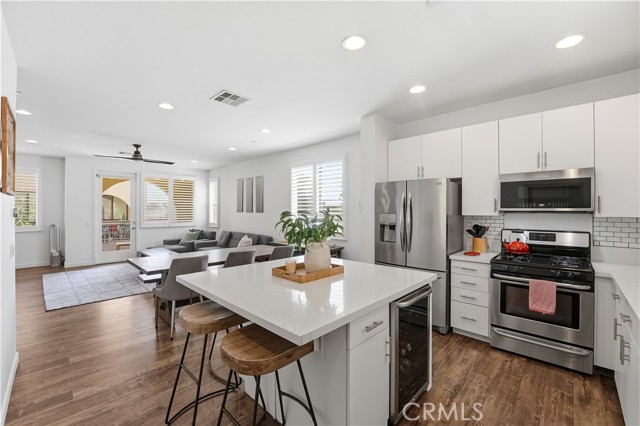 Detail Gallery Image 12 of 29 For 809 S Anaheim Bld, Anaheim,  CA 92805 - 3 Beds | 2/1 Baths