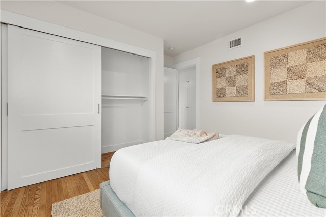 Image 37 of 73 For 4972 Park  