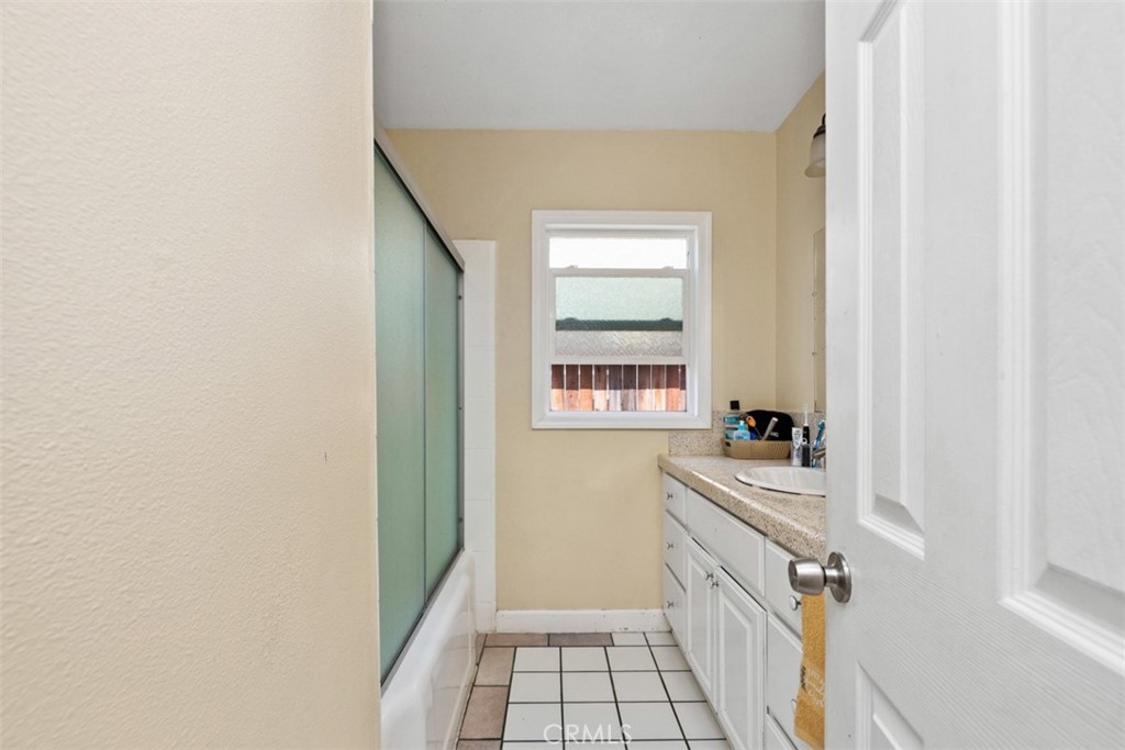 1523 W 12th Street