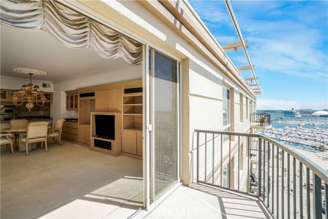 850 E Ocean Boulevard, Long Beach CA: https://media.crmls.org/medias/22e2b978-9a5f-4b20-a25f-23d5903b86eb.jpg