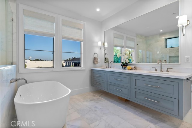 714 Dianthus Street, Manhattan Beach, California 90266, 5 Bedrooms Bedrooms, ,4 BathroomsBathrooms,Residential,Sold,Dianthus,SB21224858