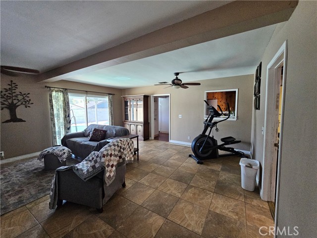 5573 Bonnie Brae Street, Montclair CA: https://media.crmls.org/medias/22e329dd-c25b-4097-888d-041ff00a4546.jpg