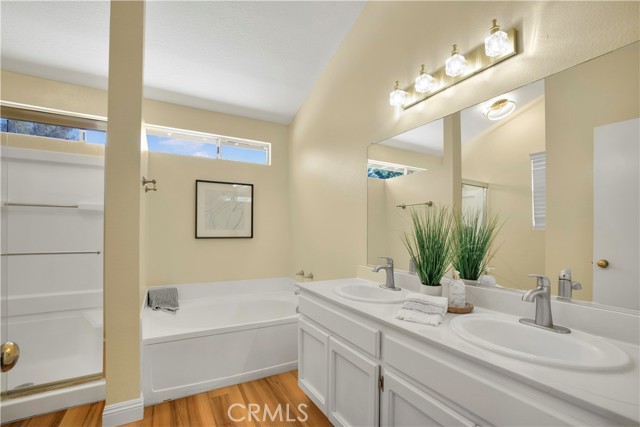 22705 Robin Way, Grand Terrace CA: https://media.crmls.org/medias/22e39f9c-cf87-43a1-a3f1-4b3ec2663aed.jpg