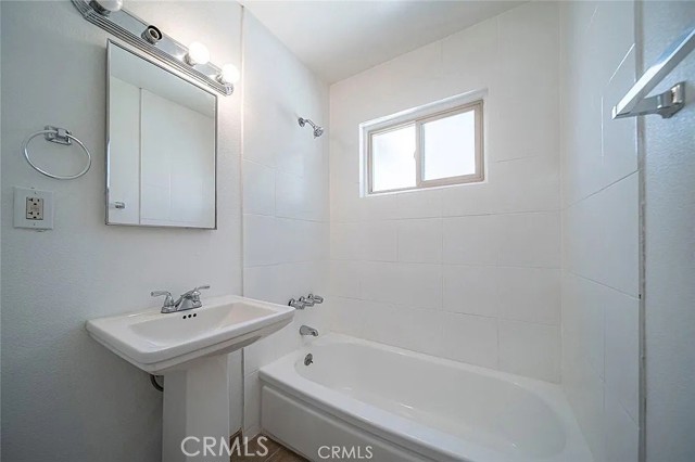 45408 Corkwood Avenue, Lancaster CA: https://media.crmls.org/medias/22e3b538-0037-4607-9640-d49ee2e5f4fe.jpg