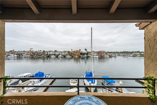 17110 Bluewater Lane, Huntington Beach CA: https://media.crmls.org/medias/22e439d1-44b9-463f-92a5-7775818e2fff.jpg