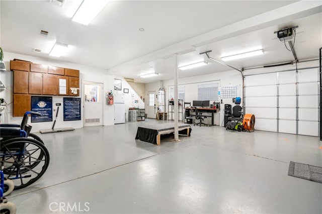 18701 Lort Drive, Visalia CA: https://media.crmls.org/medias/22e463a3-5359-453e-9f1f-6e8924a3441e.jpg