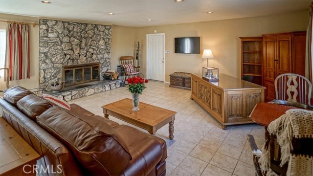 Detail Gallery Image 7 of 20 For 29450 Stallion Springs Dr, Tehachapi,  CA 93561 - 3 Beds | 2/1 Baths