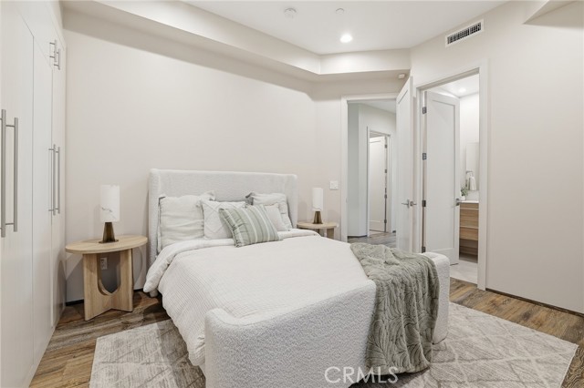 Detail Gallery Image 17 of 67 For 1745 Spreckels Ln, Redondo Beach,  CA 90278 - 3 Beds | 4/1 Baths