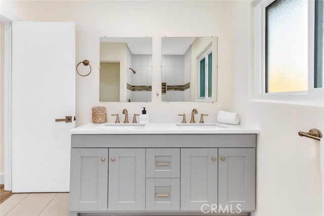 Detail Gallery Image 9 of 21 For 506 W Terrace Ave, Fresno,  CA 93705 - 4 Beds | 2/1 Baths