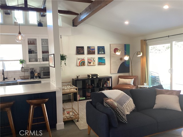 Detail Gallery Image 3 of 21 For 233 Almon Dr, Thousand Oaks,  CA 91362 - 3 Beds | 2 Baths