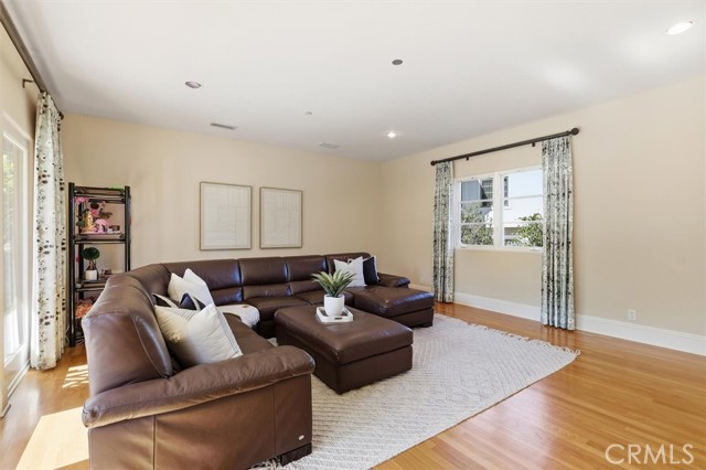 Detail Gallery Image 36 of 59 For 1852 Sharon, Santa Ana,  CA 92705 - 5 Beds | 4/1 Baths