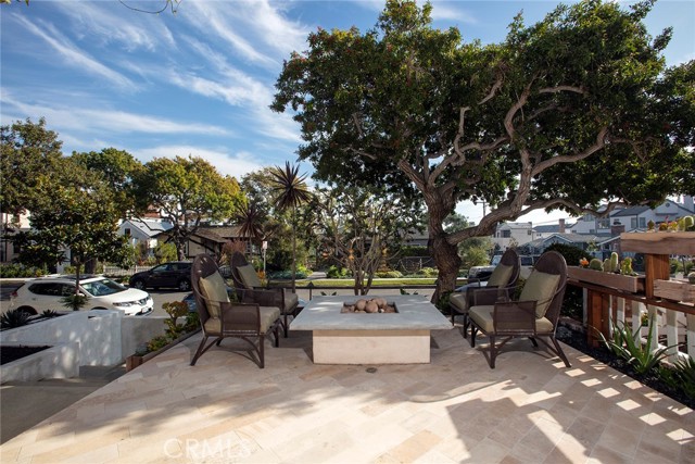 Detail Gallery Image 33 of 35 For 303 Poinsettia Ave, Corona Del Mar,  CA 92625 - 4 Beds | 3/1 Baths