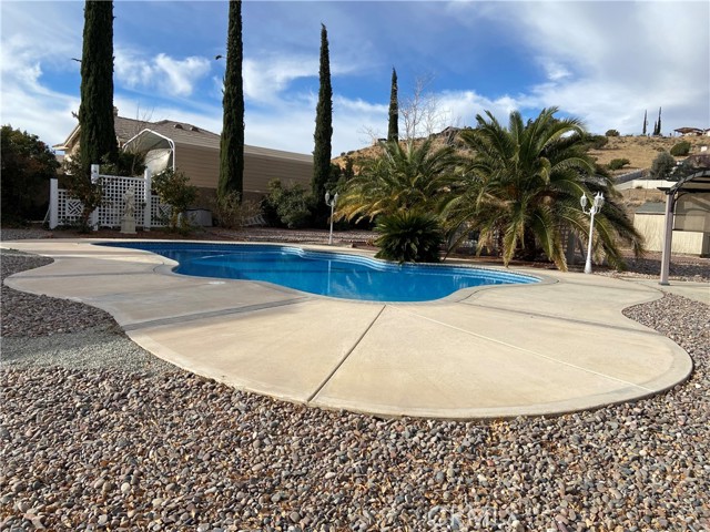 Detail Gallery Image 5 of 32 For 7614 Calpella Ave, Hesperia,  CA 92345 - 4 Beds | 3 Baths