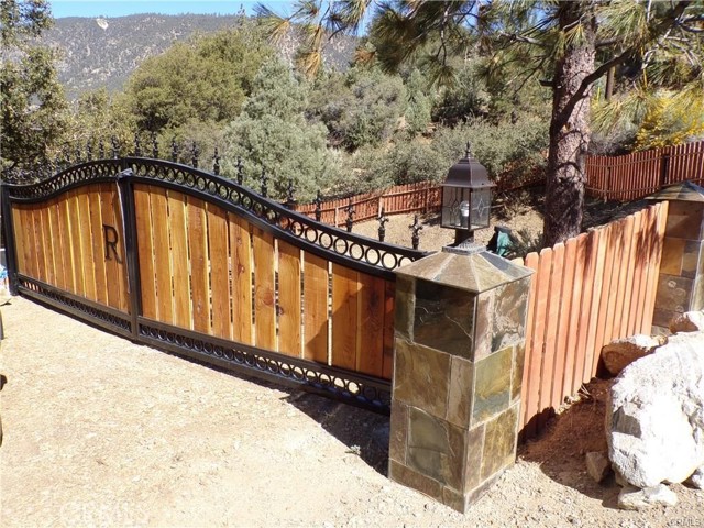 Detail Gallery Image 7 of 7 For 2220 Saint Anton Dr, –,  CA 93222 - 3 Beds | 3 Baths