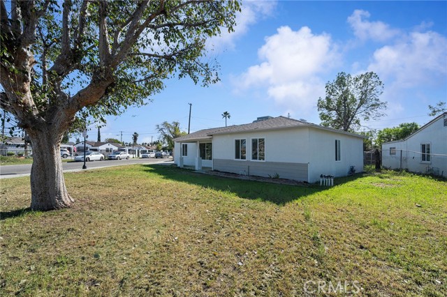 Detail Gallery Image 3 of 29 For 8326 Greenpoint, Riverside,  CA 92503 - 3 Beds | 2 Baths