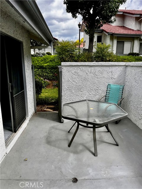 Detail Gallery Image 8 of 11 For 950 Quarterhorse, Oak Park,  CA 91377 - 2 Beds | 2 Baths