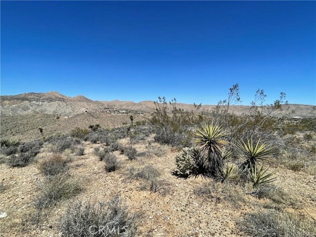 Detail Gallery Image 5 of 13 For 54589 Hoopa Trail, Yucca Valley,  CA 92284 - – Beds | – Baths