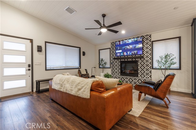 Detail Gallery Image 3 of 36 For 487 San Bernardino Ave, Sugarloaf,  CA 92386 - 3 Beds | 2 Baths