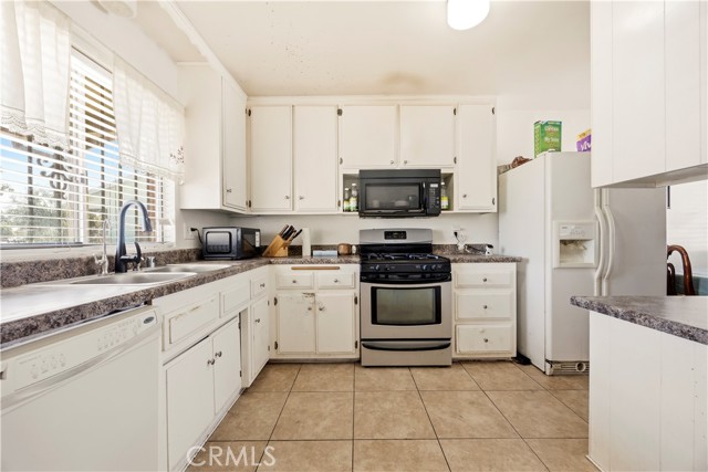 Detail Gallery Image 9 of 20 For 1025 Dixie, Hemet,  CA 92543 - 3 Beds | 2 Baths