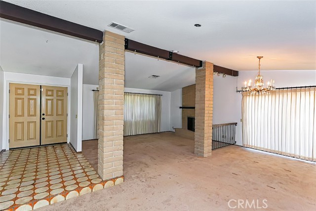 Detail Gallery Image 4 of 45 For 15490 Mondamon, Apple Valley,  CA 92307 - 4 Beds | 2 Baths