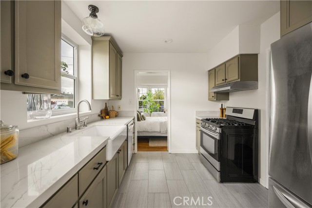 16124 S Hoover Street, Gardena CA: https://media.crmls.org/medias/22ec2995-180b-447d-b798-ea7d3ac5c1f8.jpg