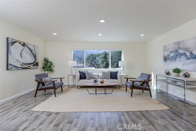 Detail Gallery Image 5 of 26 For 4042 Liberty Avenue #4,  La Crescenta,  CA 91214 - 2 Beds | 2 Baths