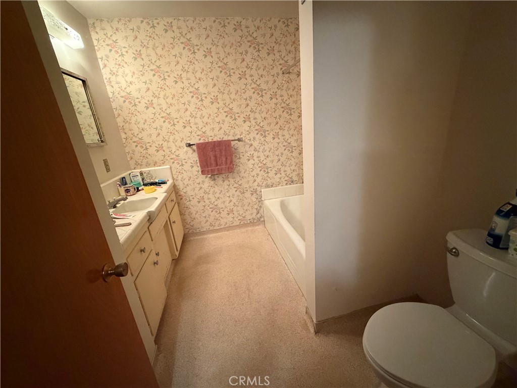 https://media.crmls.org/medias/22ec6987-c389-4250-be89-345ea487065f.jpg?preset=X-Large