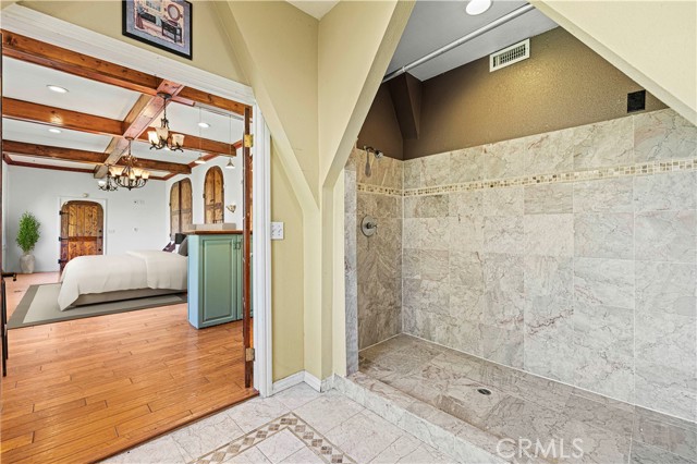 3916 Carnavon Way, Los Angeles CA: https://media.crmls.org/medias/22ecae94-7df1-4195-a234-cce2a19041cc.jpg