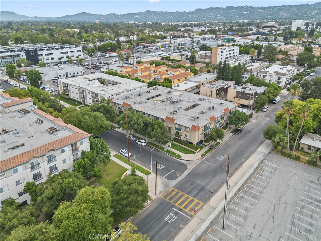 https://media.crmls.org/medias/22ecbc34-7737-4683-8425-322538c3e387.jpg?preset=X-Large