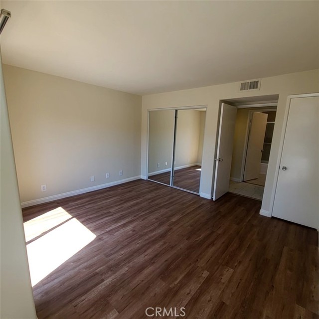 Detail Gallery Image 7 of 17 For 5060 Kester Ave #101,  Sherman Oaks,  CA 91403 - 1 Beds | 1 Baths