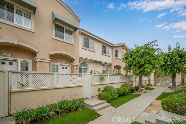 5740 S Glennie Lane, Los Angeles CA: https://media.crmls.org/medias/22ed1a13-cbd5-44ad-9d1b-1fc29de556e4.jpg