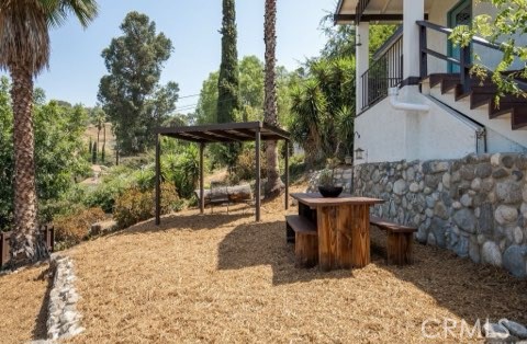 Detail Gallery Image 2 of 11 For 3430 Holyoke Dr, Los Angeles,  CA 90065 - 3 Beds | 1 Baths