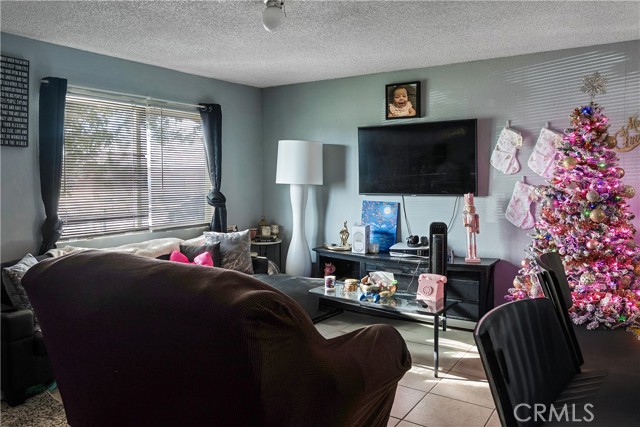 Detail Gallery Image 5 of 14 For 25298 Jade, Barstow,  CA 92311 - 3 Beds | 1 Baths