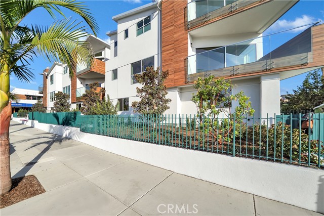 Detail Gallery Image 1 of 28 For 3928 E Coast Highway, Corona Del Mar,  CA 92625 - 3 Beds | 3 Baths