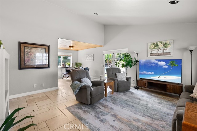20571 Reef Lane, Huntington Beach CA: https://media.crmls.org/medias/22ef3e91-b0e5-4da8-840d-82396c1fb047.jpg