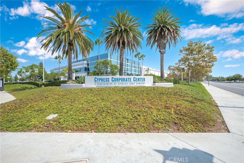https://media.crmls.org/medias/22ef4481-052f-4d88-99ff-1913e83b387a.jpg?preset=X-Large