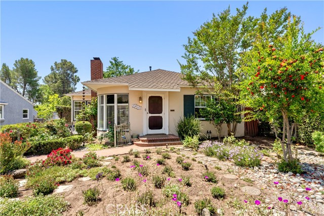 2042 E Crary Street, Pasadena CA: https://media.crmls.org/medias/22ef85ee-b361-4f62-a95b-735d8ec628ca.jpg