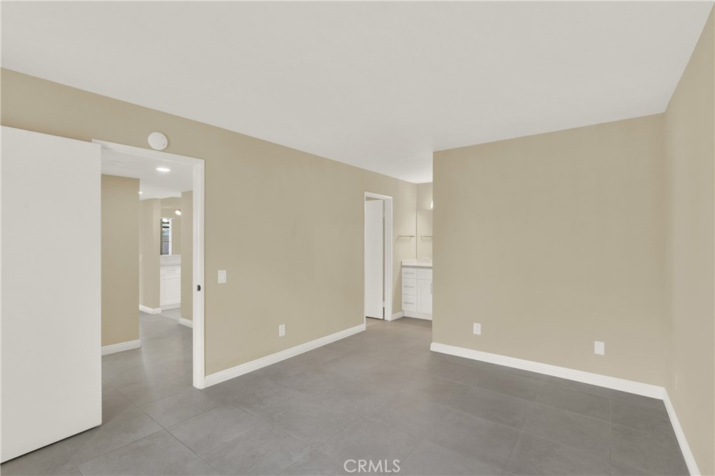 MLS #OC25245389 image #15