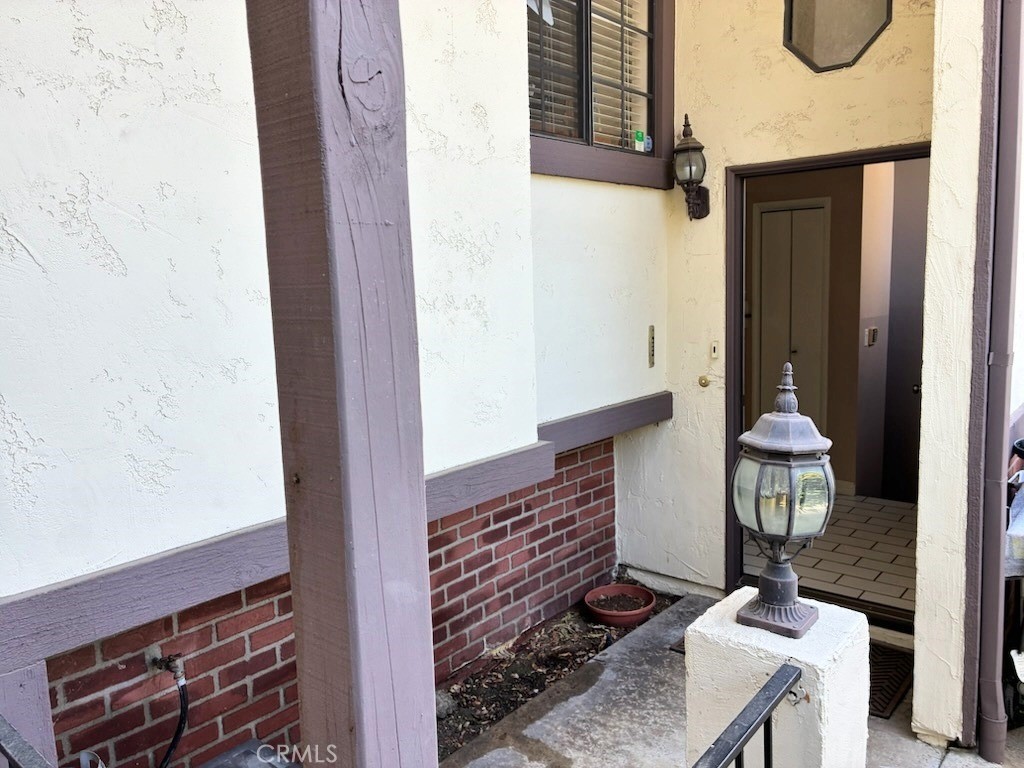 https://media.crmls.org/medias/22f05586-928c-47f9-9590-a546c2637f23.jpg?preset=X-Large
