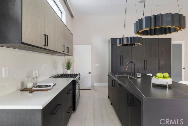 Detail Gallery Image 21 of 51 For 22020 Alizondo, Woodland Hills,  CA 91364 - 3 Beds | 3 Baths