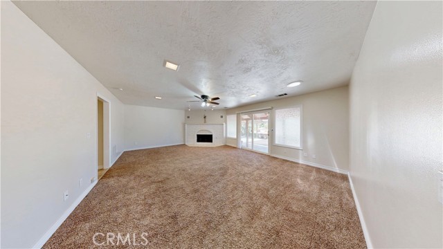 15460 Mandan Road, Apple Valley CA: https://media.crmls.org/medias/22f217f2-a2fe-4992-aa1b-7caf6fc1e77c.jpg