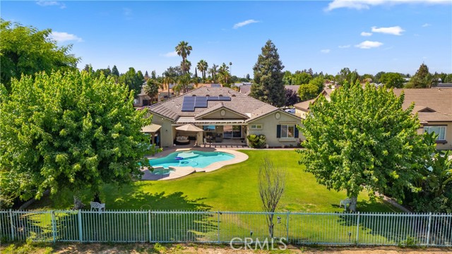 9403 Big Bear Lake Court, Bakersfield CA: https://media.crmls.org/medias/22f29424-dbcf-49b7-8f49-602e06b8fc4a.jpg
